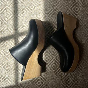 Everlane Black and Tan Mules